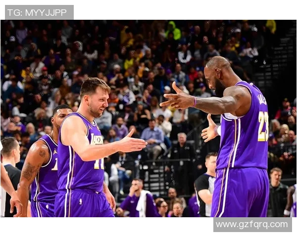 热火与湖人202对决精彩回顾双方明星球员表现分析与赛季前景展望